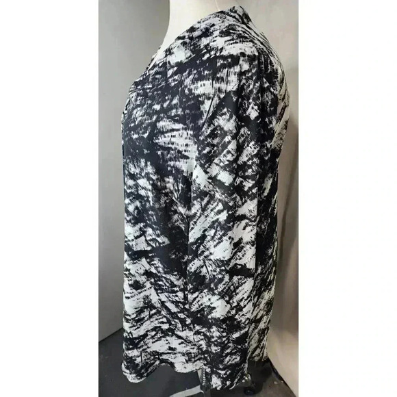 WORTHINGTON BLACK AND WHITE LONG SLEEVE V-NECK SHEAR TOP PLUS SIZE 3X - Picture 4 of 6